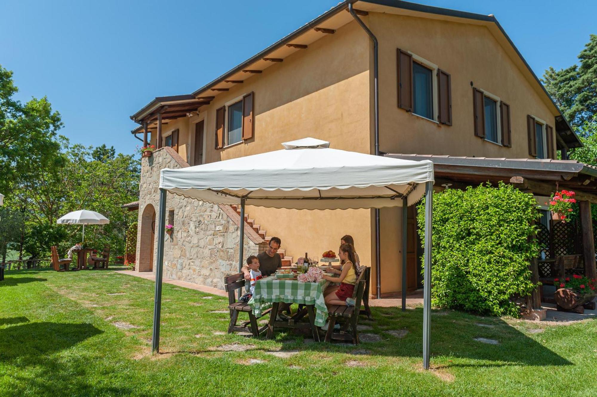 Agriturismo Le Dolci Colline Valfabbrica Kültér fotó